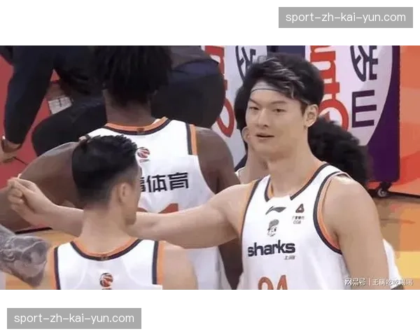 上海快攻反击针对山东防守软肋，王哲林内线优势明显